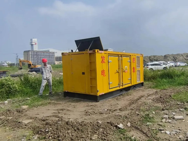 岱岳200KW柴油发电机机组每小时的油耗量受哪些因素影响？